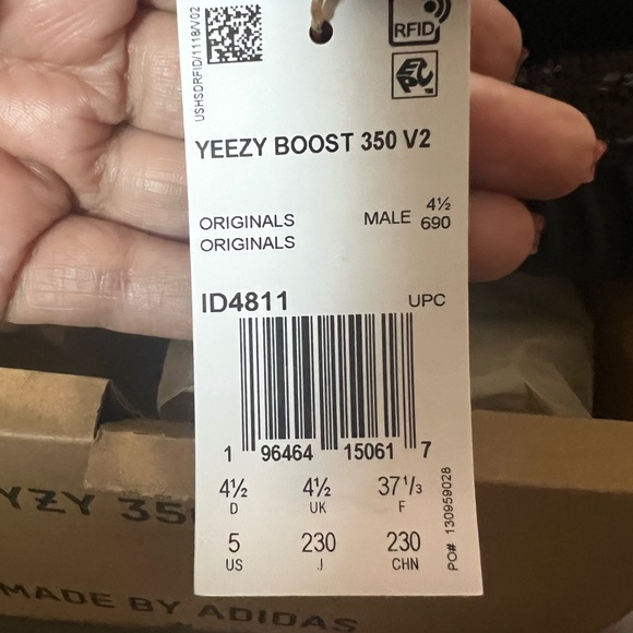 Yeezy 350 v2 NWT - Picture 3 of 5